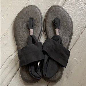 Sanuk yoga sandals